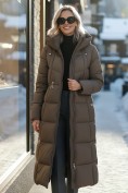 Оптом Пальто зимнее утепленное с капюшоном женское светло-коричневого цвета 7729SK, фото 3