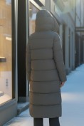 Оптом Пальто зимнее утепленное с капюшоном женское темно-серого цвета 7729TC, фото 2