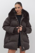 Оптом Куртка зимняя женская с мехом и капюшоном тренд темно-коричневого цвета 7737TK, фото 11