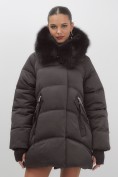 Оптом Куртка зимняя женская с мехом и капюшоном тренд темно-коричневого цвета 7737TK, фото 12