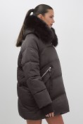 Оптом Куртка зимняя женская с мехом и капюшоном тренд темно-коричневого цвета 7737TK, фото 14