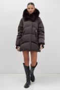 Оптом Куртка зимняя женская с мехом и капюшоном тренд темно-коричневого цвета 7737TK, фото 7