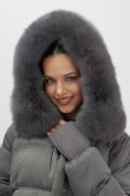 Оптом Куртка зимняя женская с мехом и капюшоном тренд темно-зеленого цвета 7737TZ, фото 8