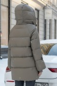 Оптом Куртка зимняя женская с большим капюшоном модная коричневого цвета 7739K, фото 4