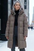 Оптом Пальто зимнее утепленное с капюшоном женское светло-коричневого цвета 7741SK, фото 3