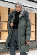 Оптом Пальто зимнее утепленное с мехом и капюшоном тренд цвета хаки 7745Kh, фото 4