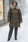 Оптом Пальто зимнее утепленное с мехом и капюшоном тренд темно-коричневого цвета 7745TK, фото 5