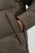 Оптом Пальто зимнее утепленное с мехом и капюшоном тренд темно-коричневого цвета 7745TK, фото 7