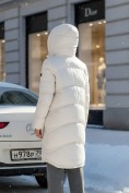 Оптом Пальто зимнее утепленное с капюшоном женское бежевого цвета 7747B, фото 3