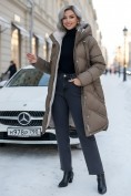 Оптом Пальто зимнее утепленное с капюшоном женское коричневого цвета 7747K, фото 5