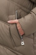 Оптом Пальто зимнее утепленное с капюшоном женское коричневого цвета 7747K, фото 8