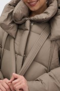 Оптом Пальто зимнее утепленное с капюшоном женское светло-коричневого цвета 7748SK, фото 13