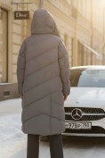 Оптом Пальто зимнее утепленное с капюшоном женское темно-серого цвета 7748TC, фото 2