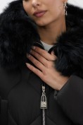 Оптом Пальто зимнее утепленное с мехом и капюшоном тренд черного цвета 7753Ch, фото 13