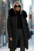 Оптом Пальто зимнее утепленное с мехом и капюшоном тренд черного цвета 7753Ch, фото 5