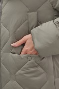 Оптом Пальто зимнее утепленное с мехом и капюшоном тренд коричневого цвета 7753K, фото 10