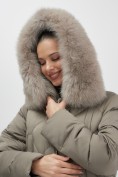 Оптом Пальто зимнее утепленное с мехом и капюшоном тренд темно-коричневого цвета 7753TK, фото 3