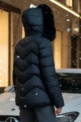 Оптом Куртка зимняя женская с мехом и капюшоном тренд черного цвета 7759Ch, фото 3