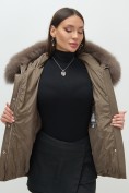 Оптом Куртка зимняя женская с мехом и капюшоном тренд коричневого цвета 7759K, фото 15