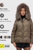 Оптом Куртка зимняя женская с мехом и капюшоном тренд коричневого цвета 7759K