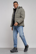 Оптом Куртка зимняя молодежная мужская с капюшоном цвета хаки 8320Kh в Перми, фото 13
