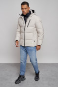 Оптом Куртка зимняя молодежная мужская с капюшоном светло-бежевого цвета 8320SB в Екатеринбурге, фото 11