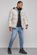 Оптом Куртка зимняя молодежная мужская с капюшоном светло-бежевого цвета 8320SB в Екатеринбурге, фото 3
