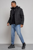 Оптом Куртка мужская зимняя с капюшоном спортивная великан черного цвета 8332Ch в Екатеринбурге, фото 2