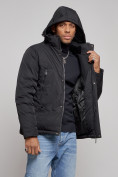 Оптом Куртка мужская зимняя с капюшоном спортивная великан черного цвета 8332Ch в Екатеринбурге, фото 6