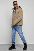 Оптом Куртка мужская зимняя с капюшоном спортивная великан горчичного цвета 8335G в Перми, фото 2
