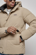 Оптом Куртка молодежная мужская зимняя с капюшоном бежевого цвета 8356B в Волгоградке, фото 12