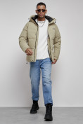 Оптом Куртка молодежная мужская зимняя с капюшоном светло-зеленого цвета 8356ZS в Омске, фото 18