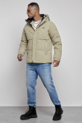 Оптом Куртка молодежная мужская зимняя с капюшоном светло-зеленого цвета 8356ZS в Волгоградке, фото 2