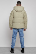 Оптом Куртка молодежная мужская зимняя с капюшоном светло-зеленого цвета 8356ZS в Волгоградке, фото 4