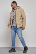 Оптом Куртка спортивная мужская зимняя с капюшоном бежевого цвета 8357B, фото 2
