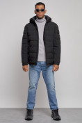 Оптом Куртка спортивная мужская зимняя с капюшоном черного цвета 8357Ch