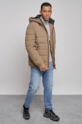 Оптом Куртка спортивная мужская зимняя с капюшоном коричневого цвета 8357K в Омске, фото 11