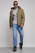 Оптом Куртка спортивная мужская зимняя с капюшоном цвета хаки 8357Kh в Челябинске, фото 14