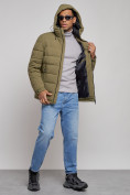 Оптом Куртка спортивная мужская зимняя с капюшоном цвета хаки 8357Kh в Омске, фото 5