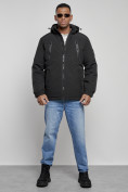 Оптом Куртка спортивная мужская зимняя с капюшоном черного цвета 8360Ch в Казани