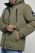 Оптом Куртка спортивная мужская зимняя с капюшоном цвета хаки 8360Kh в Саратове, фото 12