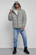 Оптом Куртка спортивная мужская зимняя с капюшоном серого цвета 8362Sr в Казани, фото 6