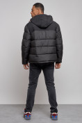 Оптом Куртка мужская зимняя с капюшоном спортивная великан черного цвета 8377Ch в Омске, фото 4