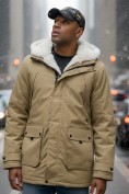Оптом Парка мужская зимняя удлиненная с мехом горчичного цвета 8753G