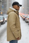 Оптом Парка мужская зимняя удлиненная с мехом горчичного цвета 8753G, фото 2