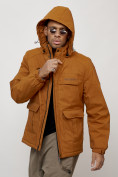 Оптом Куртка спортивная мужская весенняя с капюшоном горчичного цвета 88031G в Казани, фото 5