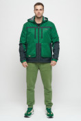 Оптом Куртка спортивная мужская с капюшоном зеленого цвета 8815Z в Екатеринбурге
