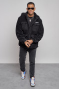 Оптом Плюшевая куртка мужская с капюшоном молодежная черного цвета 88636Ch в Сочи, фото 9