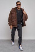 Оптом Плюшевая куртка мужская с капюшоном молодежная коричневого цвета 88636K, фото 10