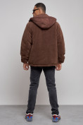 Оптом Плюшевая куртка мужская с капюшоном молодежная коричневого цвета 88636K в  Красноярске, фото 4